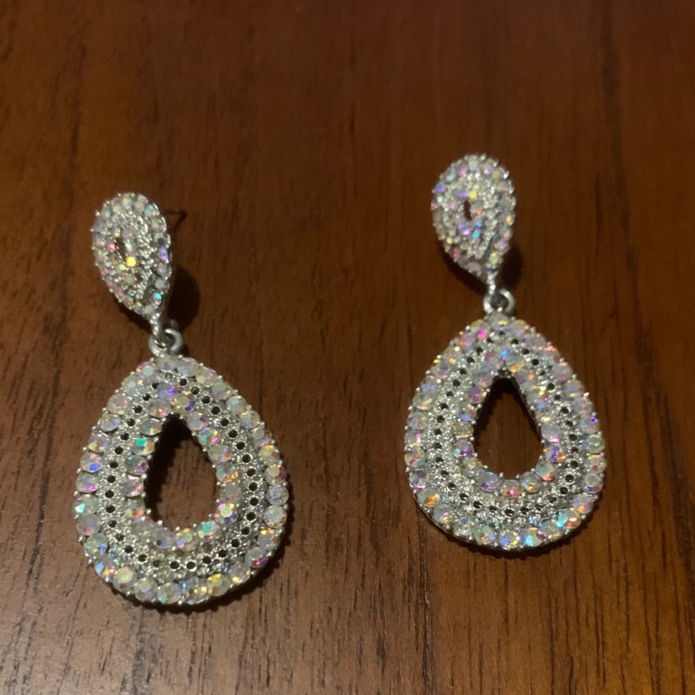 Elegant Sparkling Teardrop Earrings